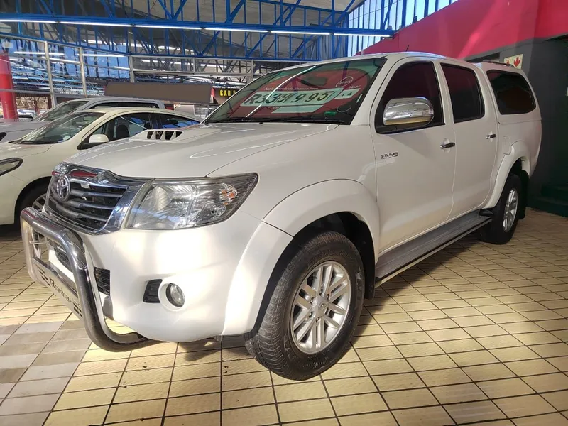 2014 Toyota Hilux 3.0 D-4D D/Cab R/B Raider AUTO with 208616kms CALL JOOMA 071 584 3388
