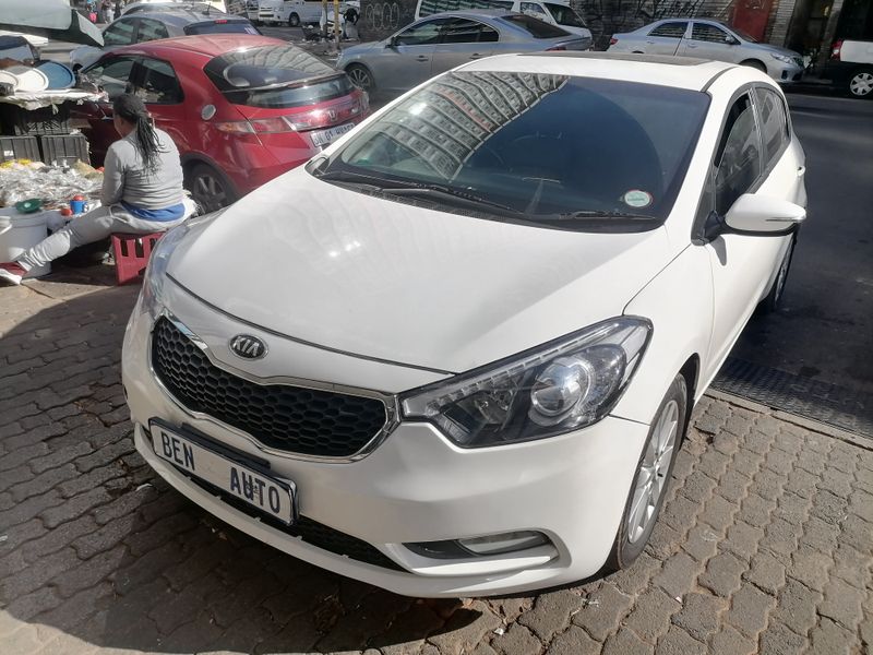 2014 Kia Cerato 1.6 LX 5-Door AT, White with 80000km available now!