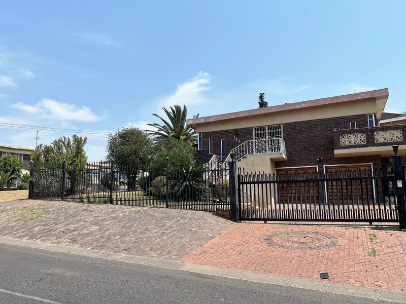Sole Mandate 4 Bedroom house for sale in Laudium