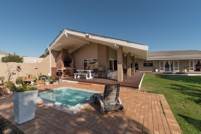 5 BEDROOM WITH SEPARATE ENTRANCE - WORK FROM HOME  R3 999 000