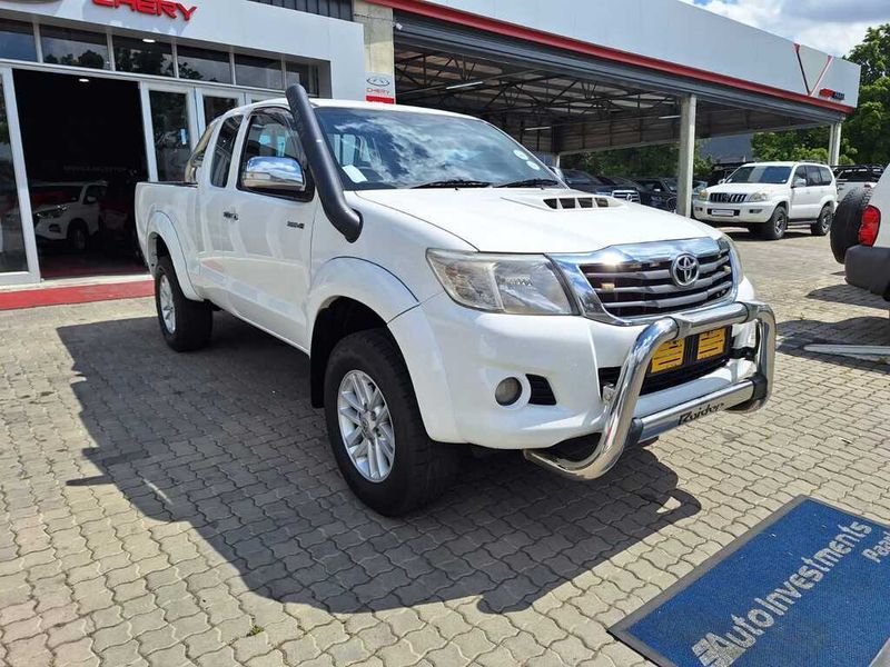 2014 TOYOTA HILUX 3.0D-4D RAIDER XTRA CAB 4X4 P/U S/C