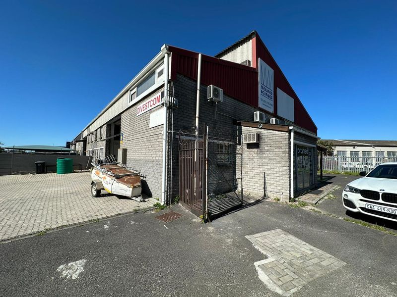 Wetton | Warehouse To Rent in Canal Road, Wetton