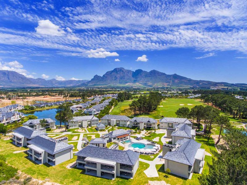 Luxury Hotel Room on Pearl Valley at Val de Vie Estate