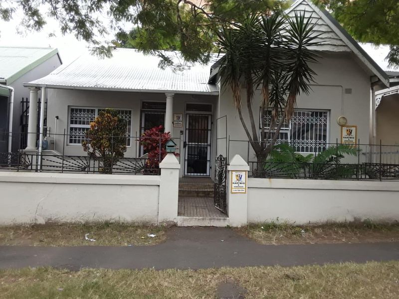 6 Bedroom House For Sale in Southernwood