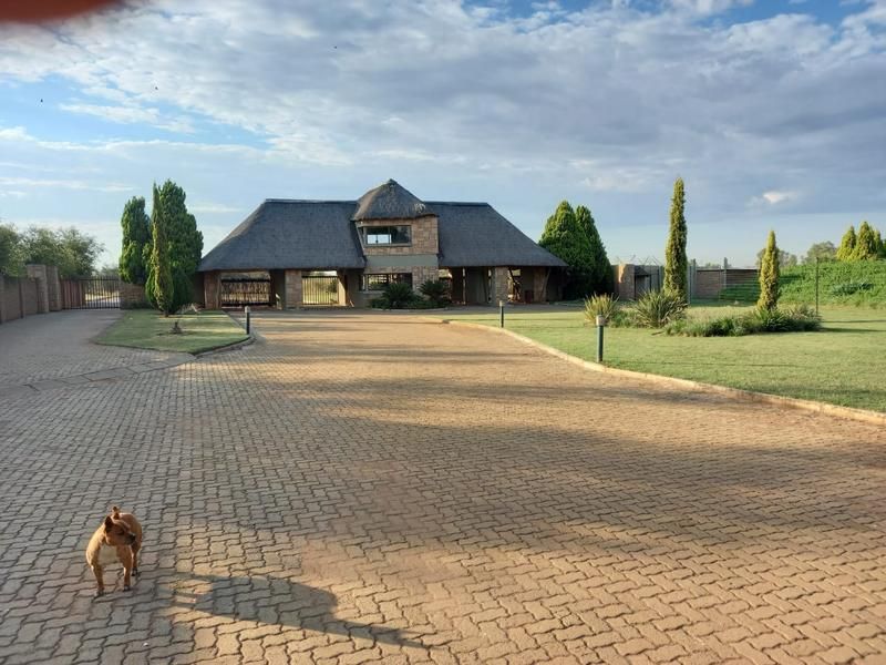 Large Vacant Plot for sale on the Vaal River