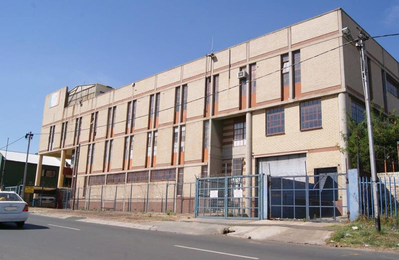 Multi level industrial facility for sale in Industria North