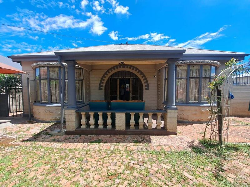 CALLING ON INVESTORS!  PROPERTY DIVIDED IN 2  IN CAPITAL PARK