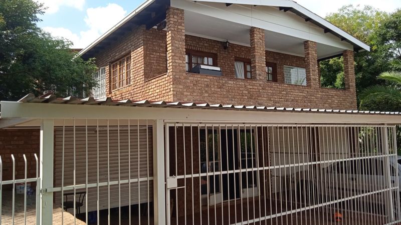 This Double story House offers Peaceful Living in Kibler Park &#64; R 2 299 000.00