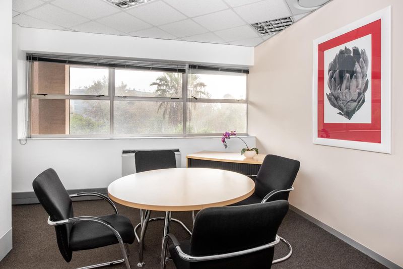 All-inclusive access to professional office space for 4 persons in Regus Parktown