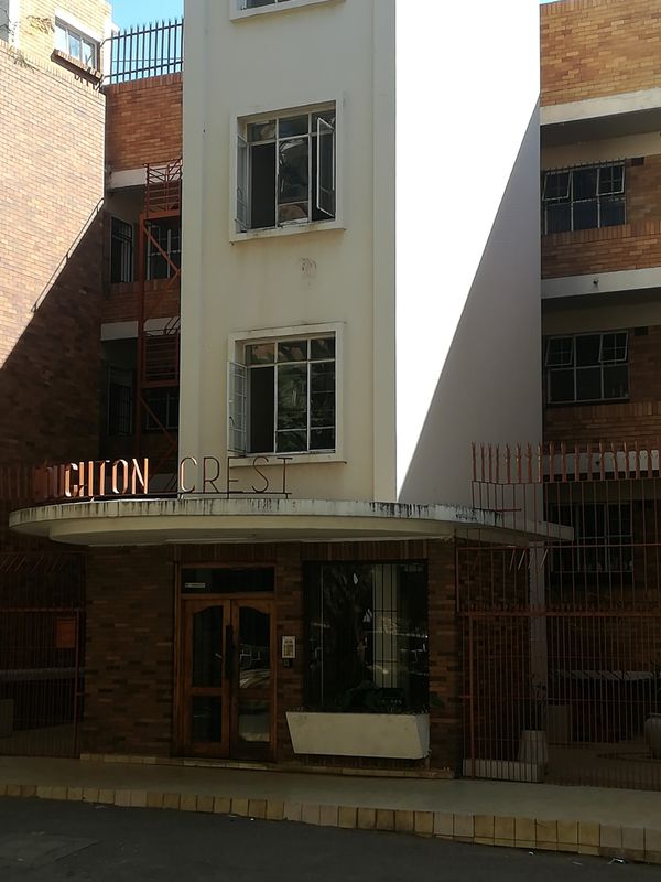 2 Stunning Bedroomed  unit at Houghton Crest. ellevue. East of Johannesburg.