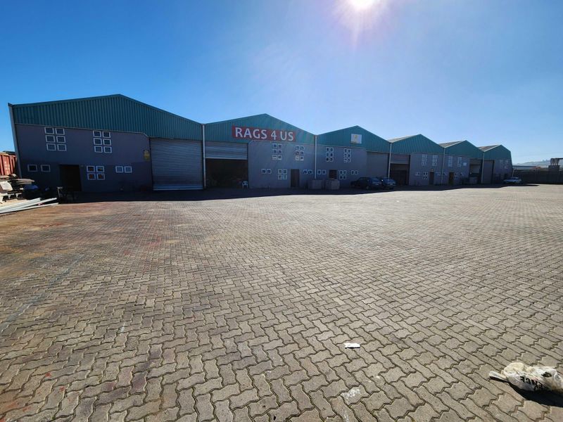 5000m2 Warehouse FOR SALE in Blackheath