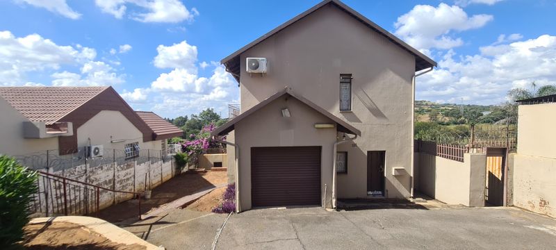 NEAT AND AFFORDABLE FAMILY HOME IN LAUDIUM! CENTURION!
