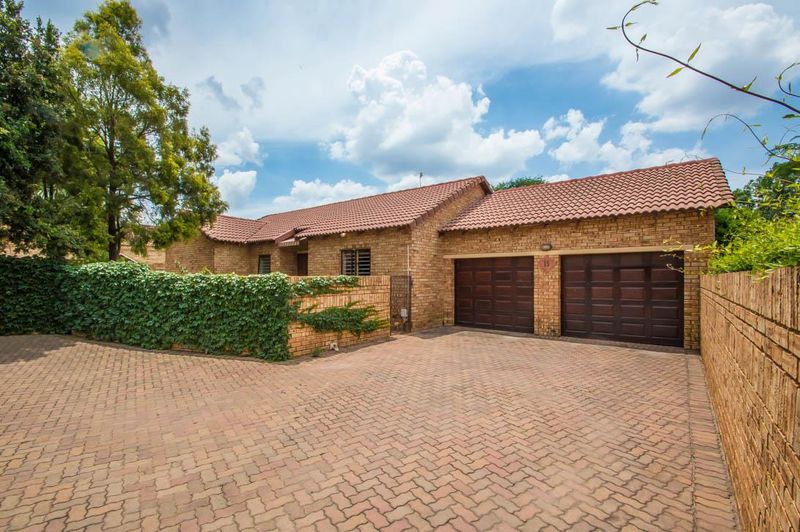 Townhouse in Ruimsig For Sale