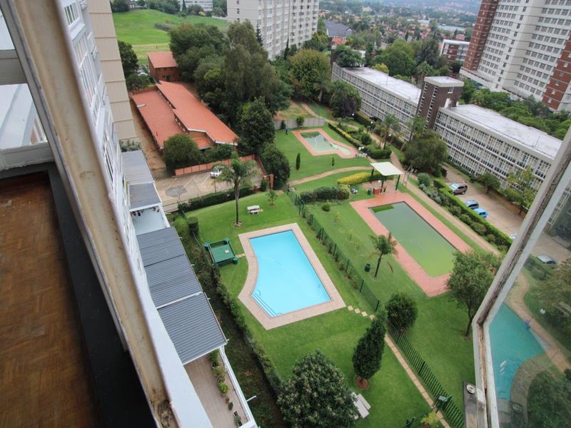 2 Bedroom Apartment For Sale in Bedford Gardens