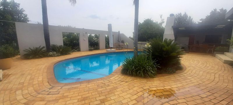 STUNNING 4 BEDROOM HOUSE WITH SWIMMING POOL IN A SOUGHT AFTER AREA FOR SALE IN FOCHVILLE