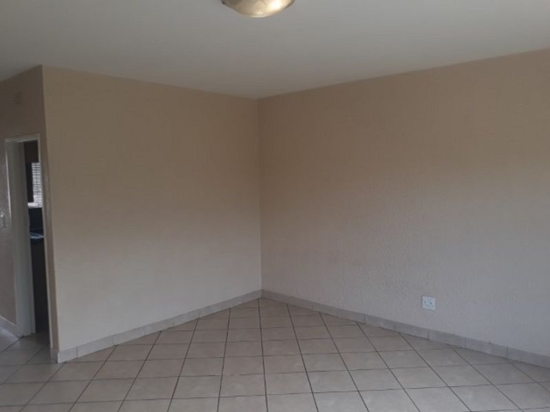 Very close to The Glen Mall low maintenance home, well positioned ina quite area.