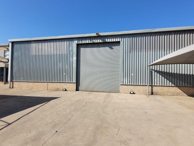 Neat and spacious industrial facility to let / for sale in Aeroport