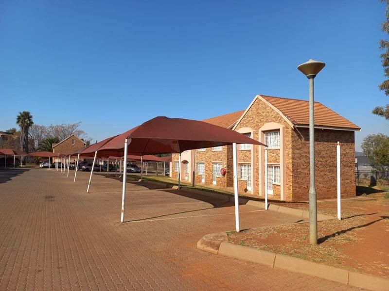 Excellent investment. 2 x 1 bedroom unit for students or working person. Walking distance from TUT.