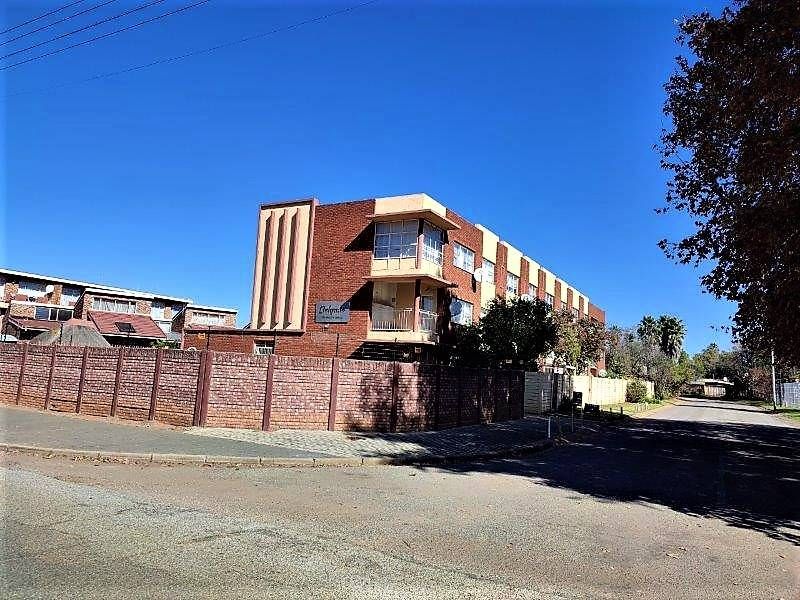 Cozy 2 bed apartment in Potchefstroom Central, perfect for first-time