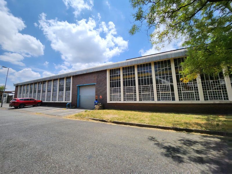 Industrial facility to let / for sale in Booysens Reserve