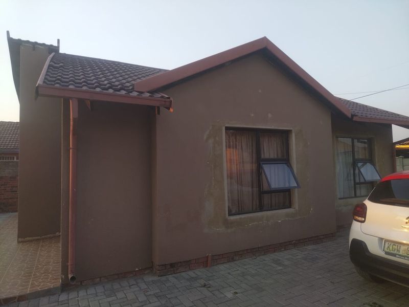 2 Bedroom House For Sale in Boitekong