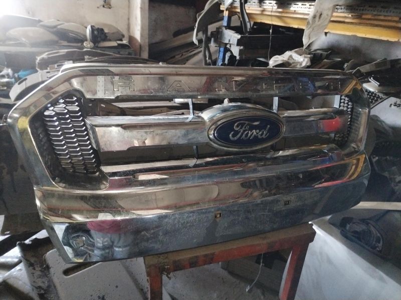 Ford ranger T7 XLS front grill OEM