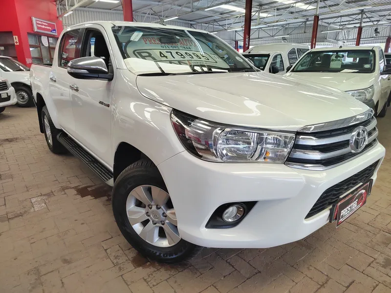 2017 Toyota Hilux 2.8 GD-6 D/Cab 4x4 Raider AUTOMATIC WITH 192986 KMS, CALL RANDALL 069 554 2272