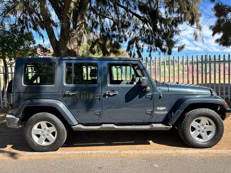 Grey Jeep Wrangler Unlimited 2.8L CRD Sahara AT with 303000km available now!
