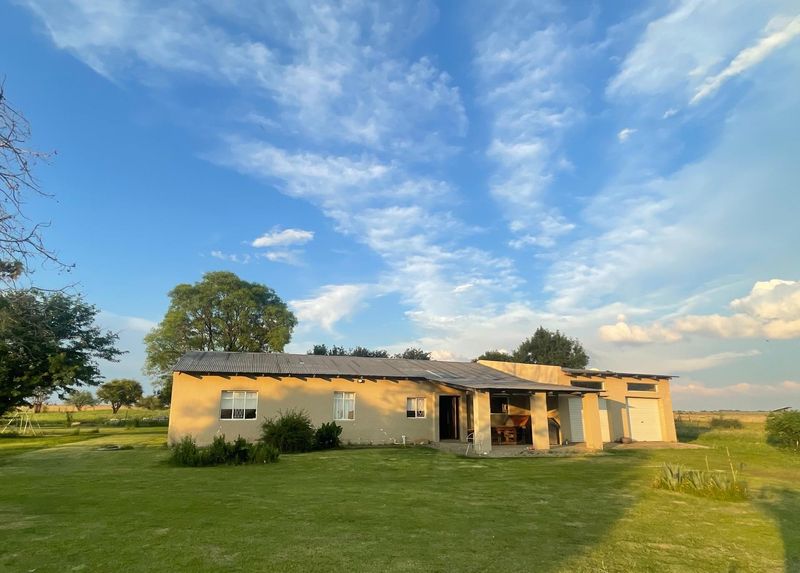 Looking for quality of life, on a small farm close to Bloemfontein?