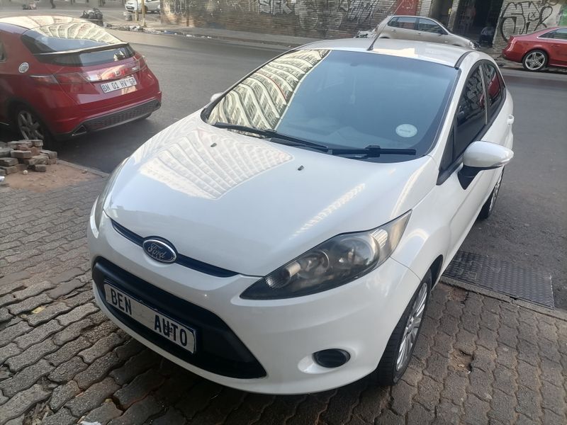 2012 Ford Fiesta 1.6i Ambiente 5-dr, White with 82000km available now!