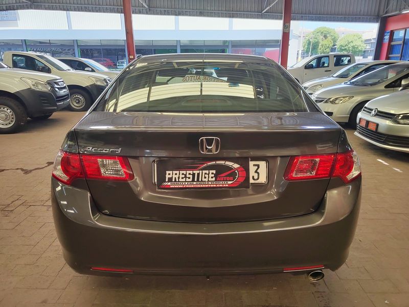 2011 Honda Accord 2.0 ELEGANCE SEDAN with 189747kms CALL BOITY 083 506 0587