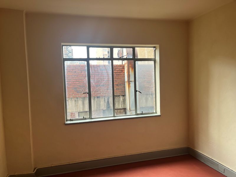 1Bedroom unit  in Tulbagh Mansions Pty Ltd