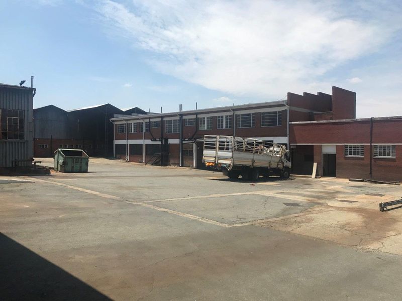 LARGE INDUSTRIAL WAREHOUSE - WELL PRICED