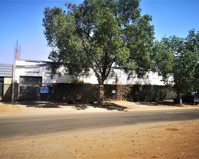 WAREHOUSE FOR SALE WITHIN THE POPULAR PRETORIA WEST AREA