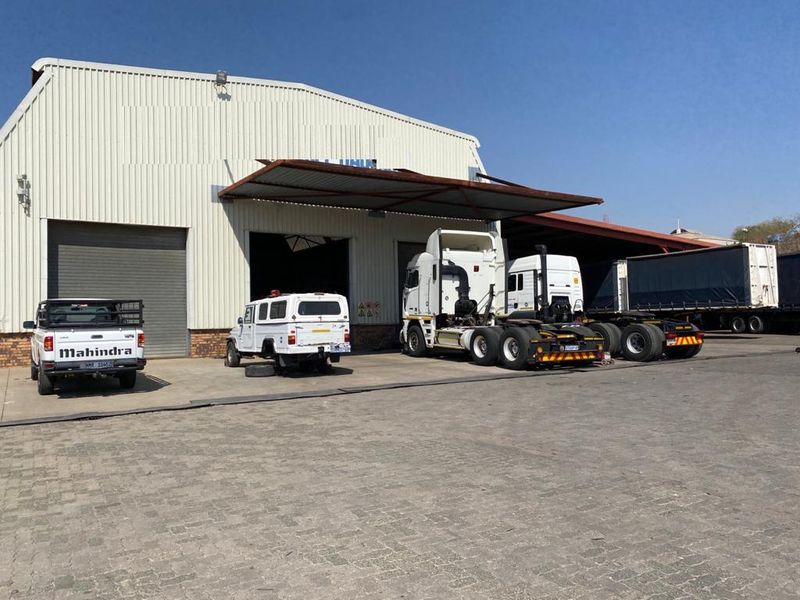 Industrial premises to let / for sale in Commercia, Midrand