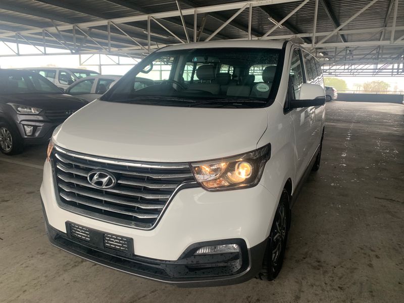 Hyundai H1 MY15 2.5 VGTi 9-Seater Bus AT, White with 34000km, for sale!