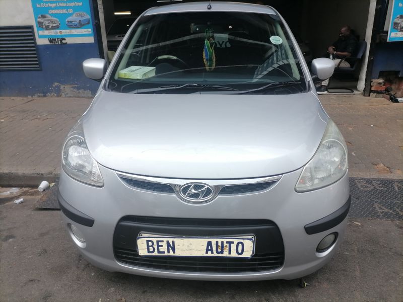 2015 Hyundai i10 1.1 GLS, Silver with 177000km available now!