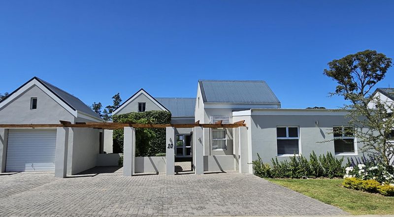 Captivating Luxury and Serenity: Spacious four bedroom home in Silwerstrand Golf Estate