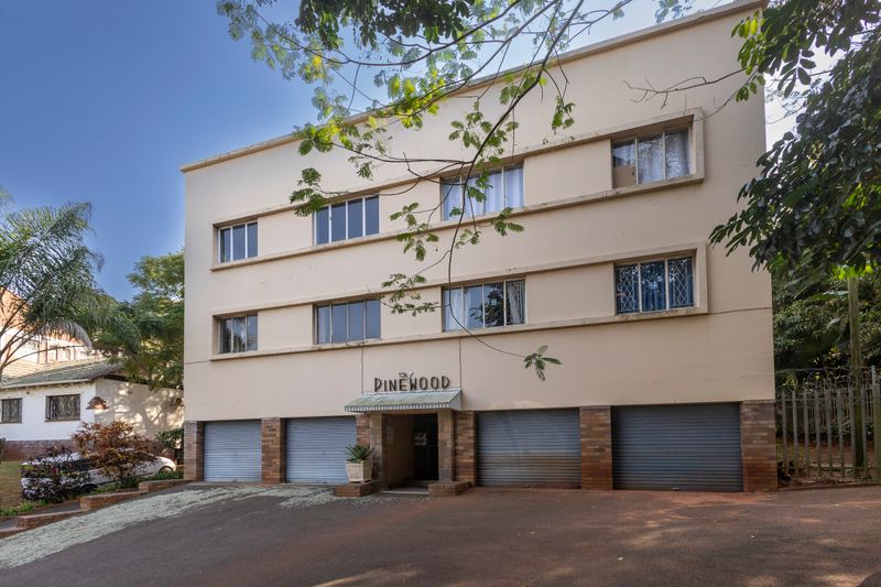 Reduced to R795 000- No Transfer  Duty- 2 Bedroom Apartment with a lock up garage for sale