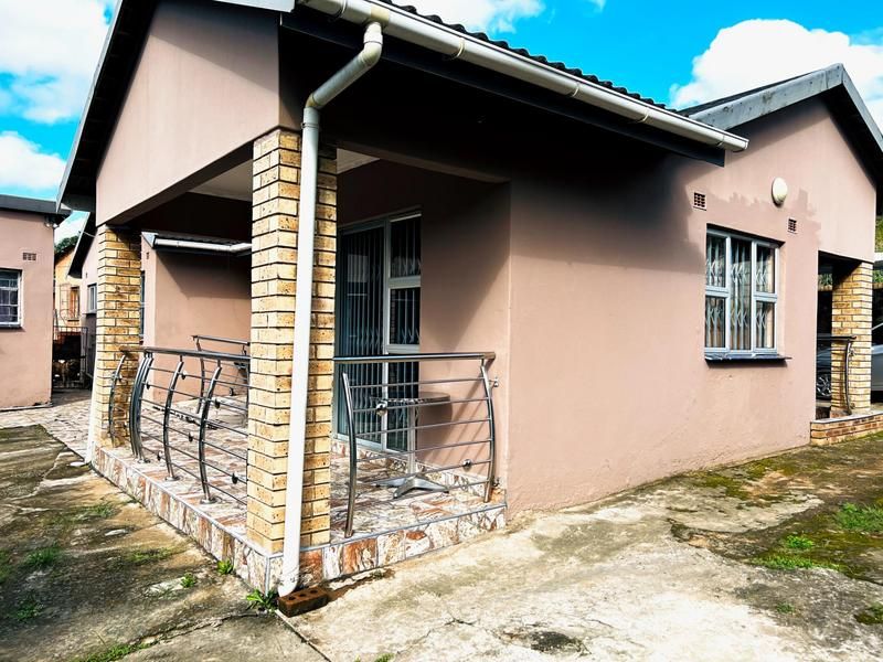 OCEBISA PROPERTIES PRESENTS A SIX BEDROOM HOUSE FOR SALE IN UMLAZI