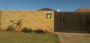 Westonaria ext 10 - 3 bedrooms 2 bathrooms house available R5500