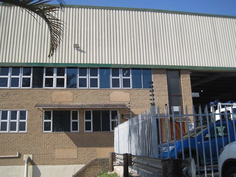 2110 m2 INDUSTRIAL PROPERTY TO LET IN WESTMEAD
