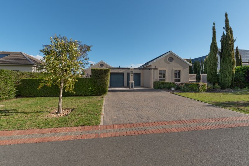 Well positioned Four Bedroom Estate Home in Val de Vie Estate - Phase 1