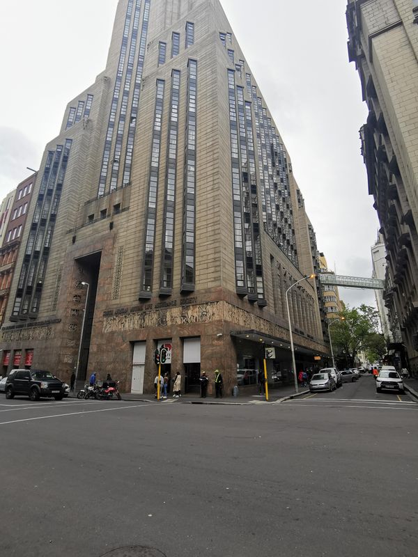 325m2 Retail Space TO LET in Secure Building in Cape Town.