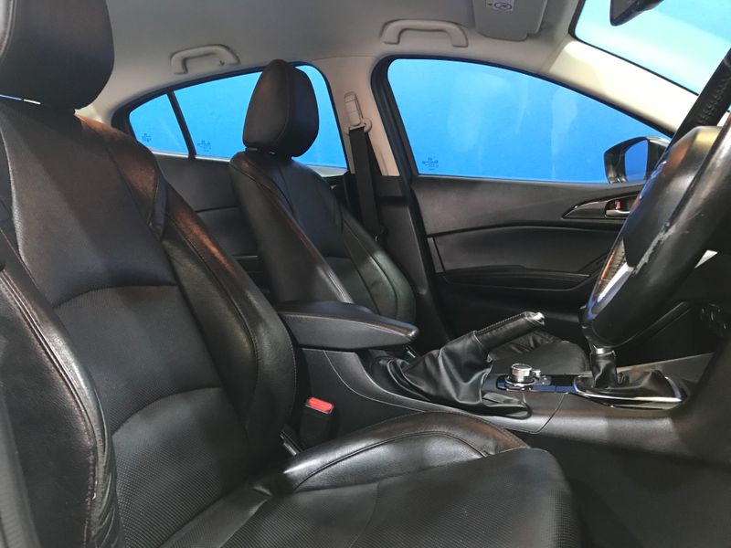 2015 Mazda Mazda3 1.6 Dynamic 4-Door, White with 162000km available now!