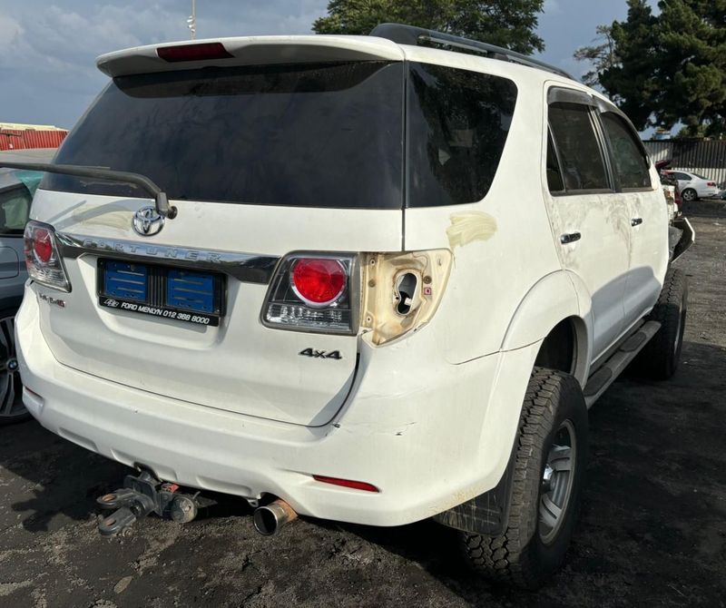 TOYOTA FORTUNER 4X4 2013 #1KD  FOR STRIPPING