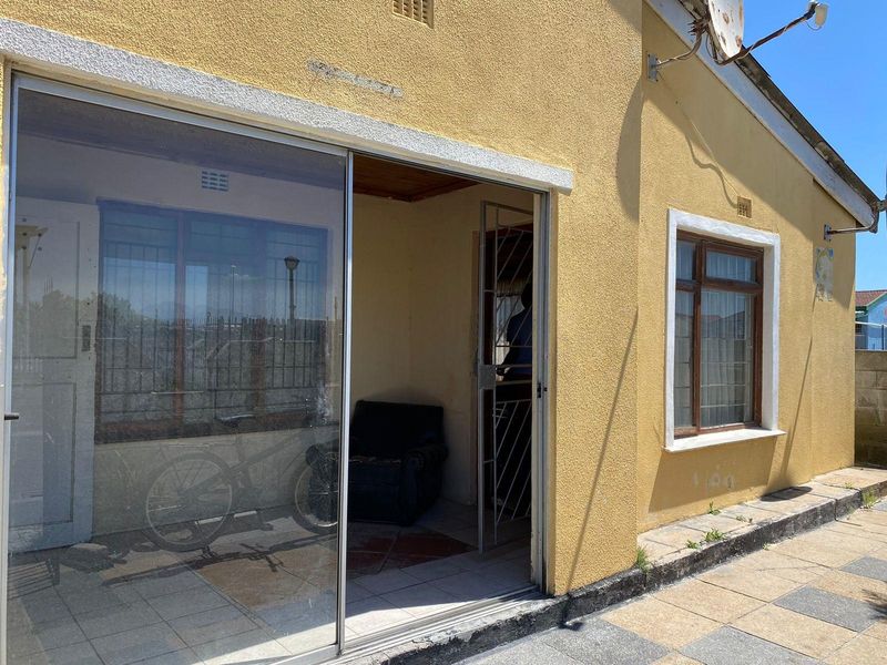 Spacious Five-bedroom House on a Corner Plot in Eyethu, Khayelitsha