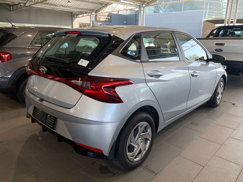 White Hyundai i20 MY21 1.2 Motion with 23000km available now!