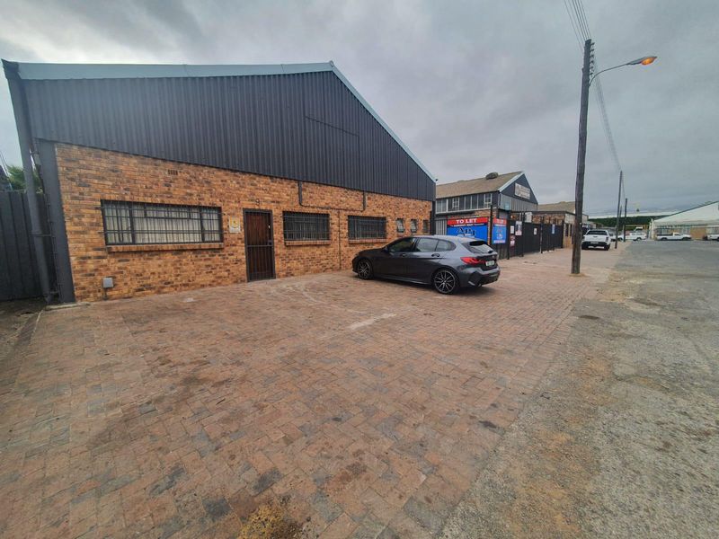 600SQM WAREHOUSE AVAILABLE TO LET IN SOUGHT AFTER INDUSTRIAL NODE GANTS PLAZA