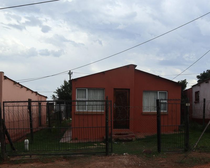 2 Bedroom house for sale in Kwa Nobuhle!!